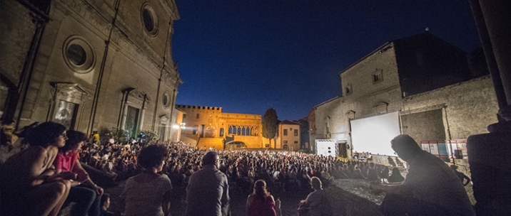 L'arena del Tuscia Film Fest in piazza San Lorenzo a Viterbo