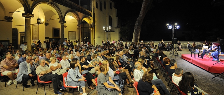 CORTILE DEL PALAZZO DEI PRIORI, VITERBO